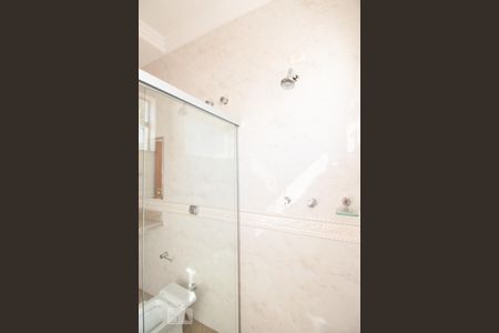 Casa à venda com 534m², 5 quartos e 8 vagas Casa à venda com 534m², 5 quartos e 8 vagasBanheiro da suíte 2