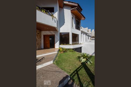Casa à venda com 534m², 5 quartos e 8 vagas Casa à venda com 534m², 5 quartos e 8 vagasÁrea externa