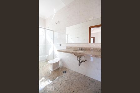 Casa à venda com 534m², 5 quartos e 8 vagas Casa à venda com 534m², 5 quartos e 8 vagasBanheiro da suíte 3