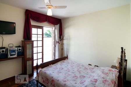 Casa à venda com 300m², 4 quartos e 4 vagas Casa à venda com 300m², 4 quartos e 4 vagasQuarto 4 - Suíte