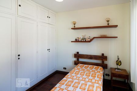 Casa à venda com 300m², 4 quartos e 4 vagas Casa à venda com 300m², 4 quartos e 4 vagasQuarto 2