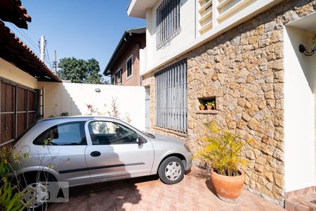 Casa à venda com 300m², 4 quartos e 4 vagas Casa à venda com 300m², 4 quartos e 4 vagasGaragem