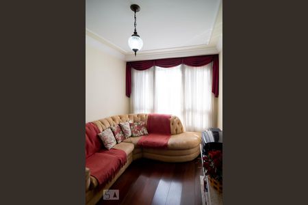 Casa à venda com 300m², 4 quartos e 4 vagas Casa à venda com 300m², 4 quartos e 4 vagasSala TV