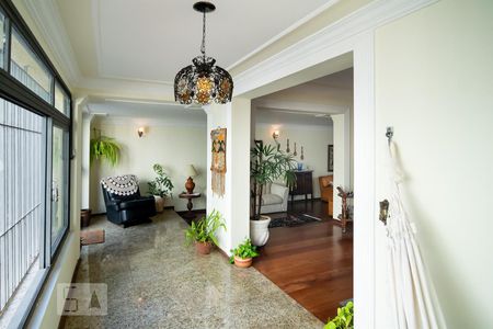 Casa à venda com 300m², 4 quartos e 4 vagas Casa à venda com 300m², 4 quartos e 4 vagasVaranda Sala