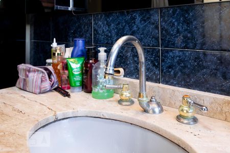 Casa à venda com 300m², 4 quartos e 4 vagas Casa à venda com 300m², 4 quartos e 4 vagasBanheiro Quarto 4 - Suíte