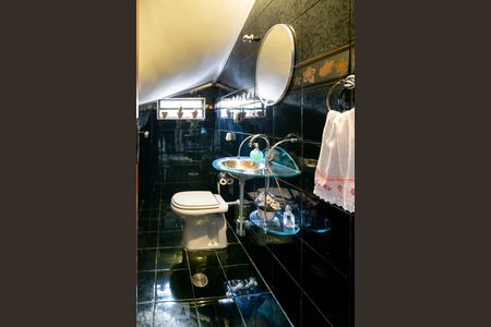 Casa à venda com 300m², 4 quartos e 4 vagas Casa à venda com 300m², 4 quartos e 4 vagasLavabo