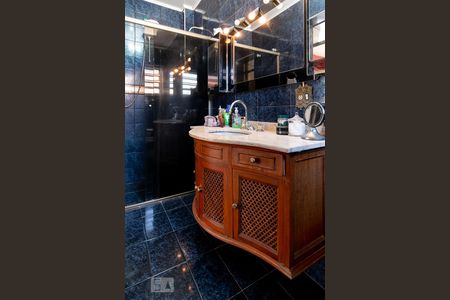 Casa à venda com 300m², 4 quartos e 4 vagas Casa à venda com 300m², 4 quartos e 4 vagasBanheiro Quarto 4 - Suíte