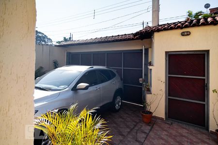 Casa à venda com 300m², 4 quartos e 4 vagas Casa à venda com 300m², 4 quartos e 4 vagasGaragem