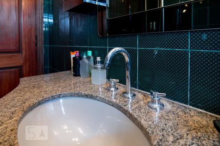 Casa à venda com 300m², 4 quartos e 4 vagas Casa à venda com 300m², 4 quartos e 4 vagasBanheiro Social