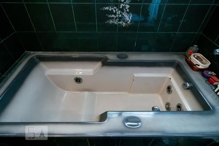 Casa à venda com 300m², 4 quartos e 4 vagas Casa à venda com 300m², 4 quartos e 4 vagasBanheiro Social