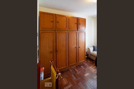 Casa à venda com 300m², 4 quartos e 4 vagas Casa à venda com 300m², 4 quartos e 4 vagasQuarto 3