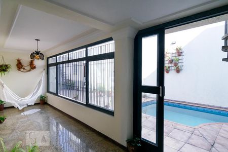 Casa à venda com 300m², 4 quartos e 4 vagas Casa à venda com 300m², 4 quartos e 4 vagasVaranda Sala