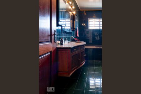 Casa à venda com 300m², 4 quartos e 4 vagas Casa à venda com 300m², 4 quartos e 4 vagasBanheiro Social