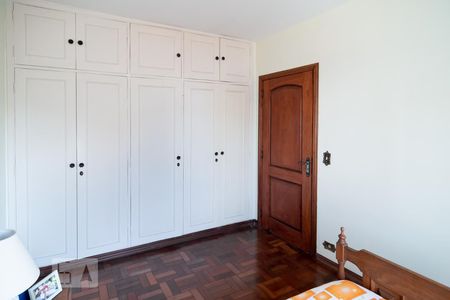 Casa à venda com 300m², 4 quartos e 4 vagas Casa à venda com 300m², 4 quartos e 4 vagasQuarto 1