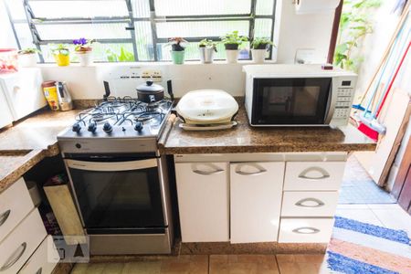 Casa à venda com 180m², 5 quartos e 2 vagas Casa à venda com 180m², 5 quartos e 2 vagasCozinha