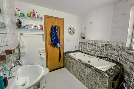 Apartamento para alugar com 100m², 3 quartos e 2 vagasBanheiro da Suíte