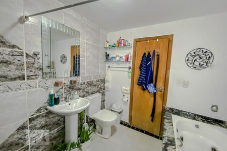 Apartamento para alugar com 100m², 3 quartos e 2 vagasBanheiro da Suíte