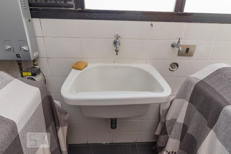 Apartamento à venda com 120m², 3 quartos e 2 vagas Apartamento à venda com 120m², 3 quartos e 2 vagasÁrea de serviço