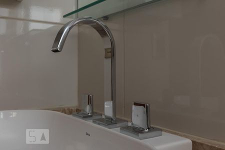 Apartamento à venda com 120m², 3 quartos e 2 vagas Apartamento à venda com 120m², 3 quartos e 2 vagasTorneira