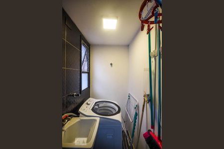 Apartamento à venda com 77m², 2 quartos e 2 vagasÁrea de serviço