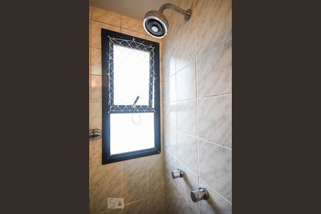 Apartamento à venda com 77m², 2 quartos e 2 vagasChuveiro do banheiro da suíte