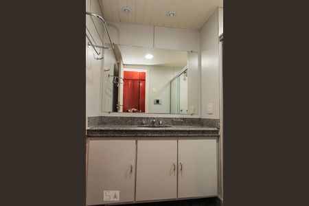 Apartamento para alugar com 48m², 1 quarto e sem vaga Apartamento para alugar com 48m², 1 quarto e sem vagaBanheiro da Suíte