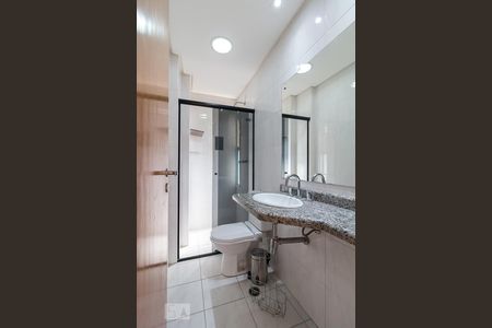 Apartamento à venda com 80m², 3 quartos e 2 vagasBanheiro social