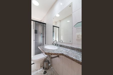 Apartamento à venda com 80m², 3 quartos e 2 vagasBanheiro social