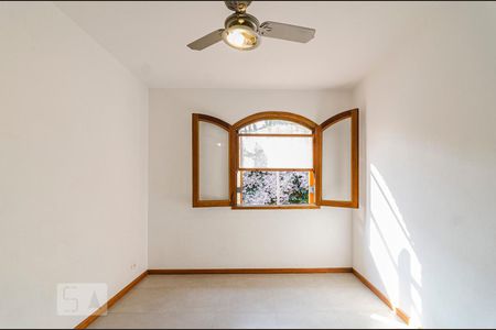 Casa à venda com 200m², 3 quartos e 2 vagas Casa à venda com 200m², 3 quartos e 2 vagasQuarto 2