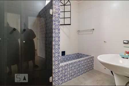 Casa à venda com 200m², 3 quartos e 2 vagas Casa à venda com 200m², 3 quartos e 2 vagasBanheiro