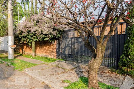 Casa à venda com 200m², 3 quartos e 2 vagas Casa à venda com 200m², 3 quartos e 2 vagasFachada