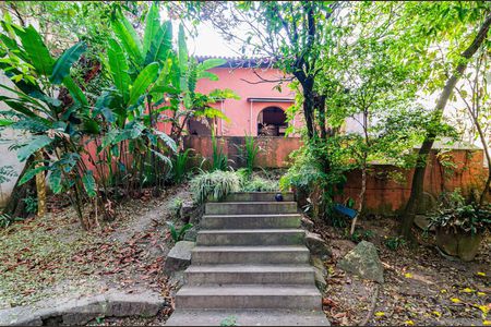 Casa à venda com 200m², 3 quartos e 2 vagas Casa à venda com 200m², 3 quartos e 2 vagasJardim