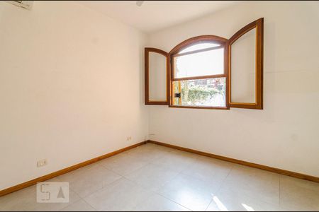 Casa à venda com 200m², 3 quartos e 2 vagas Casa à venda com 200m², 3 quartos e 2 vagasSuíte