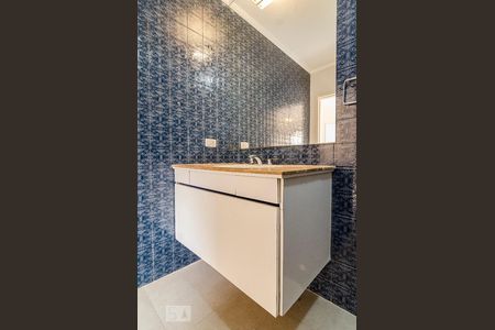 Casa à venda com 200m², 3 quartos e 2 vagas Casa à venda com 200m², 3 quartos e 2 vagasBanheiro da suíte