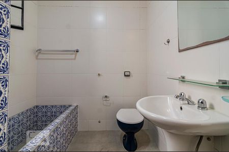 Casa à venda com 200m², 3 quartos e 2 vagas Casa à venda com 200m², 3 quartos e 2 vagasBanheiro