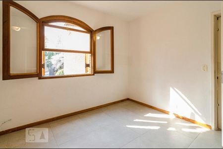 Casa à venda com 200m², 3 quartos e 2 vagas Casa à venda com 200m², 3 quartos e 2 vagasSuíte