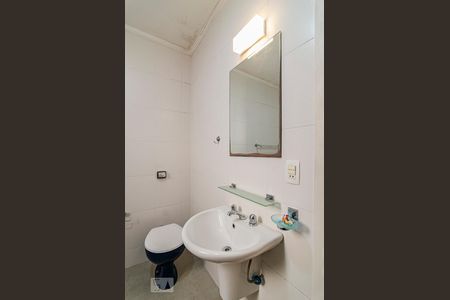 Casa à venda com 200m², 3 quartos e 2 vagas Casa à venda com 200m², 3 quartos e 2 vagasBanheiro