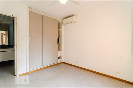 Casa à venda com 200m², 3 quartos e 2 vagas Casa à venda com 200m², 3 quartos e 2 vagasSuíte