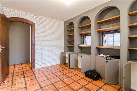 Casa à venda com 200m², 3 quartos e 2 vagas Casa à venda com 200m², 3 quartos e 2 vagasEscritório