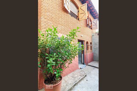 Casa à venda com 200m², 3 quartos e 2 vagas Casa à venda com 200m², 3 quartos e 2 vagasQuintal