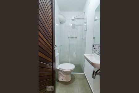 Casa à venda com 200m², 3 quartos e 2 vagas Casa à venda com 200m², 3 quartos e 2 vagasBanheiro de serviço