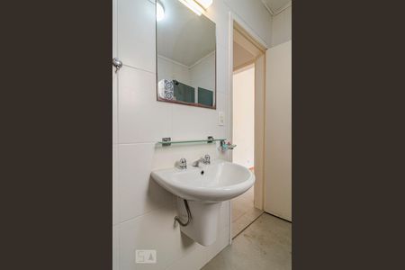 Casa à venda com 200m², 3 quartos e 2 vagas Casa à venda com 200m², 3 quartos e 2 vagasBanheiro