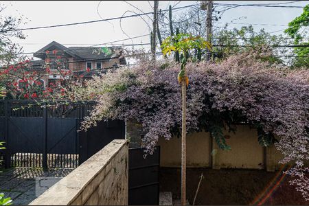 Casa à venda com 200m², 3 quartos e 2 vagas Casa à venda com 200m², 3 quartos e 2 vagasVista