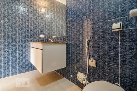 Casa à venda com 200m², 3 quartos e 2 vagas Casa à venda com 200m², 3 quartos e 2 vagasBanheiro da suíte