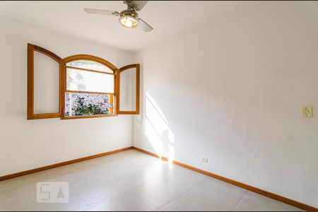 Casa à venda com 200m², 3 quartos e 2 vagas Casa à venda com 200m², 3 quartos e 2 vagasQuarto 2