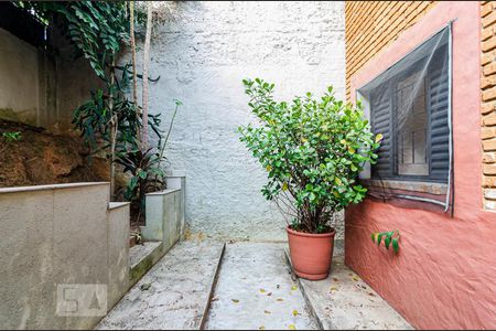 Casa à venda com 200m², 3 quartos e 2 vagas Casa à venda com 200m², 3 quartos e 2 vagasQuintal