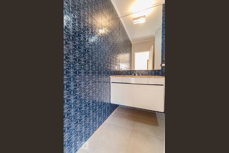 Casa à venda com 200m², 3 quartos e 2 vagas Casa à venda com 200m², 3 quartos e 2 vagasBanheiro da suíte