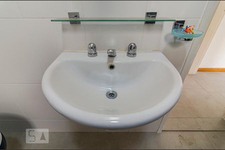 Casa à venda com 200m², 3 quartos e 2 vagas Casa à venda com 200m², 3 quartos e 2 vagasPia