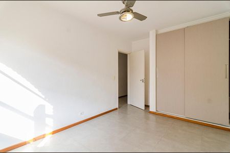 Casa à venda com 200m², 3 quartos e 2 vagas Casa à venda com 200m², 3 quartos e 2 vagasQuarto 2