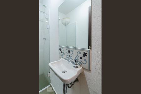 Casa à venda com 200m², 3 quartos e 2 vagas Casa à venda com 200m², 3 quartos e 2 vagasBanheiro de serviço